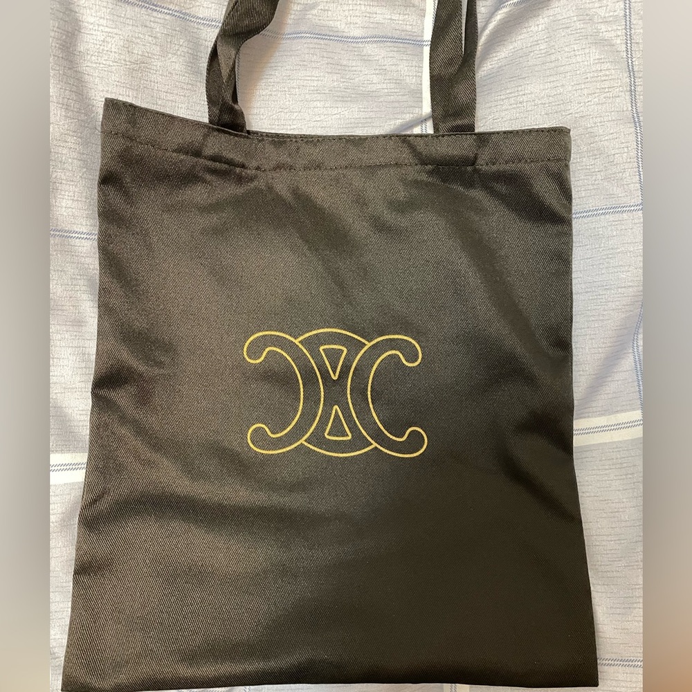 Celine Triomphe Tote GWP